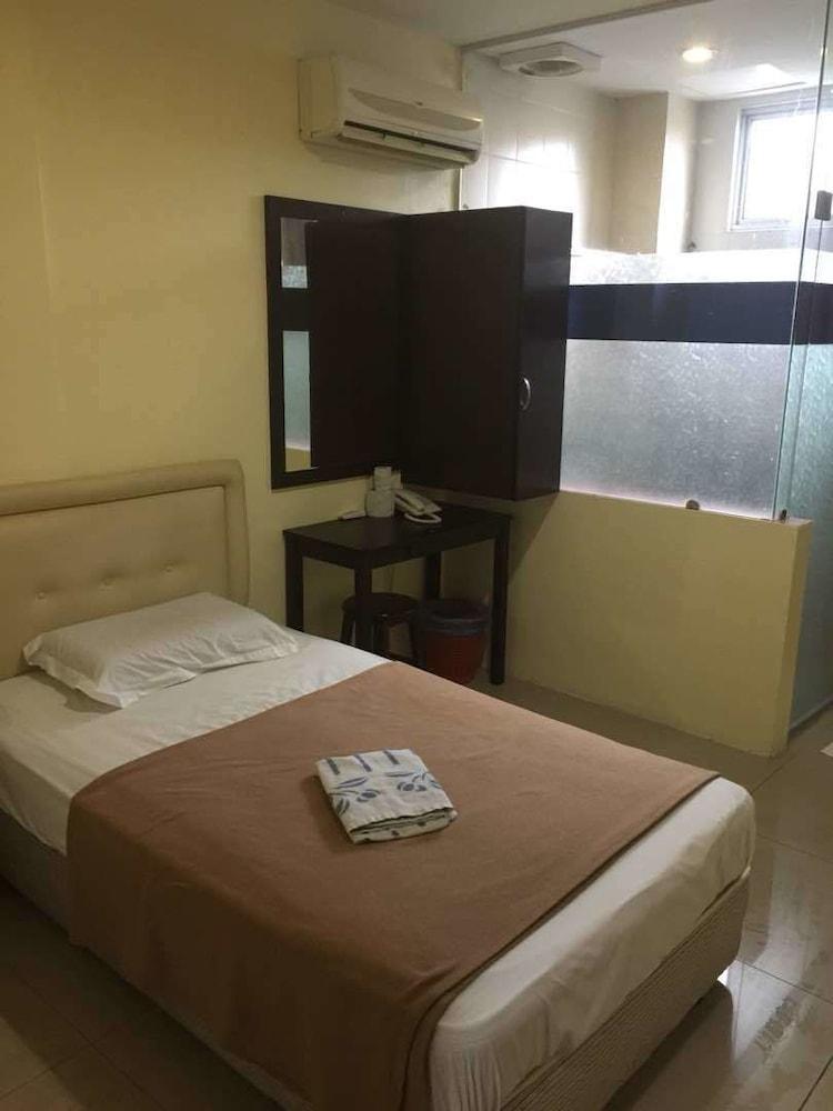 Rafayeh Hotel Серембан Екстериор снимка